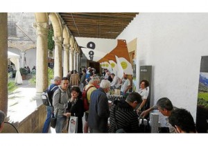 Fira-del-Vi-Pollença-2013-Degustación-en-el-claustro-570x400